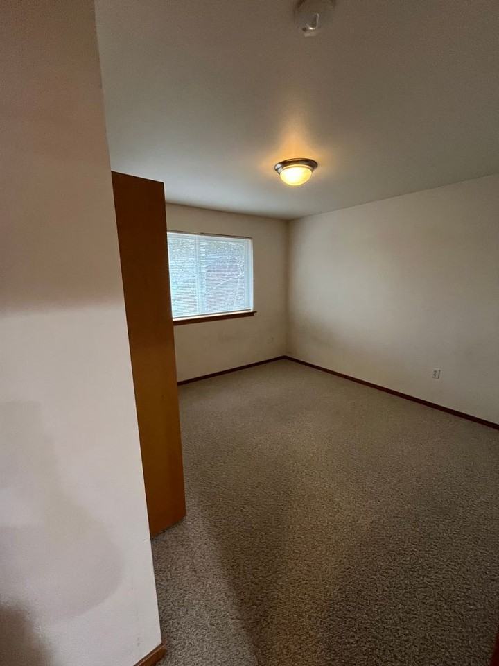 340 N Maple St - Photo 7 of 20