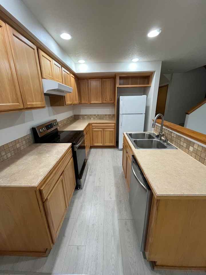 340 N Maple St - Photo 3 of 20