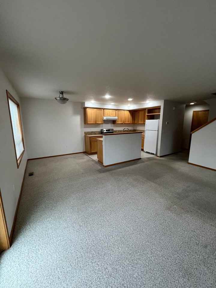 340 N Maple St - Photo 4 of 20