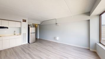 featured image of 16 W 10th St