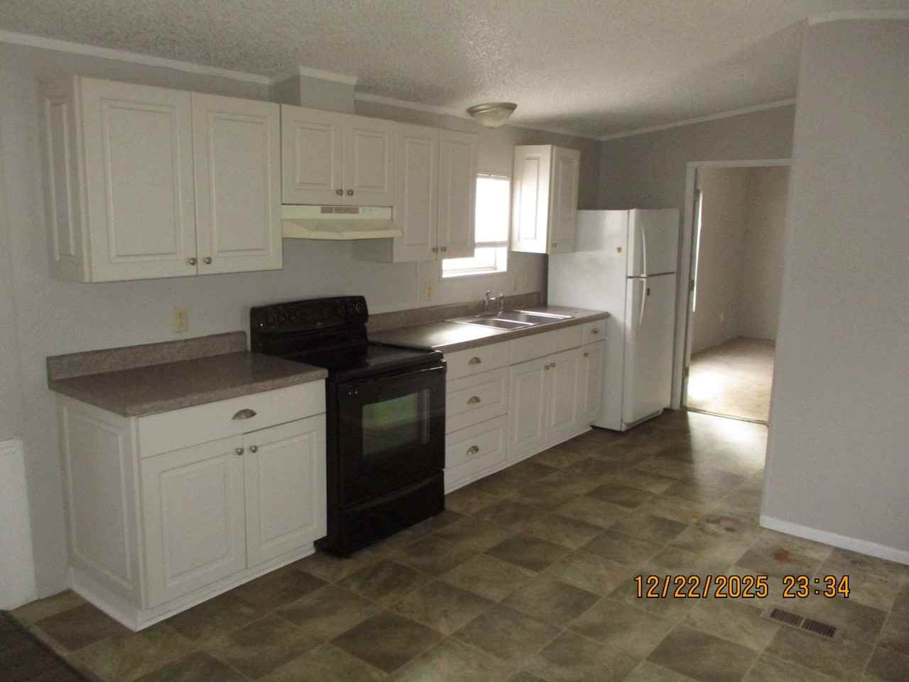 908 Westview Dr - Photo 2 of 7