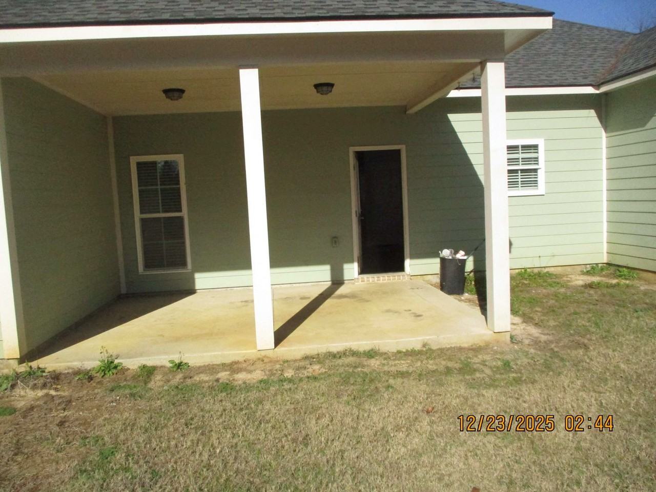 127 Live Oak Dr - Photo 2 of 10