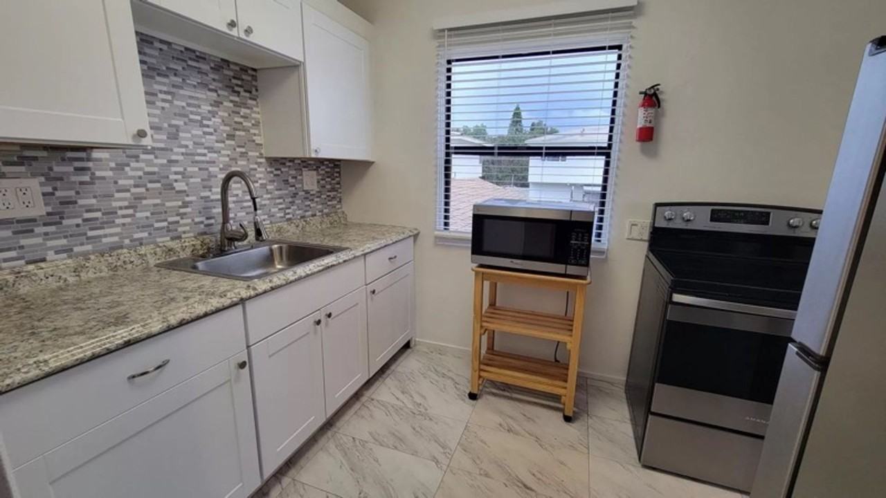 3027 Jarvis St - Photo 2 of 12