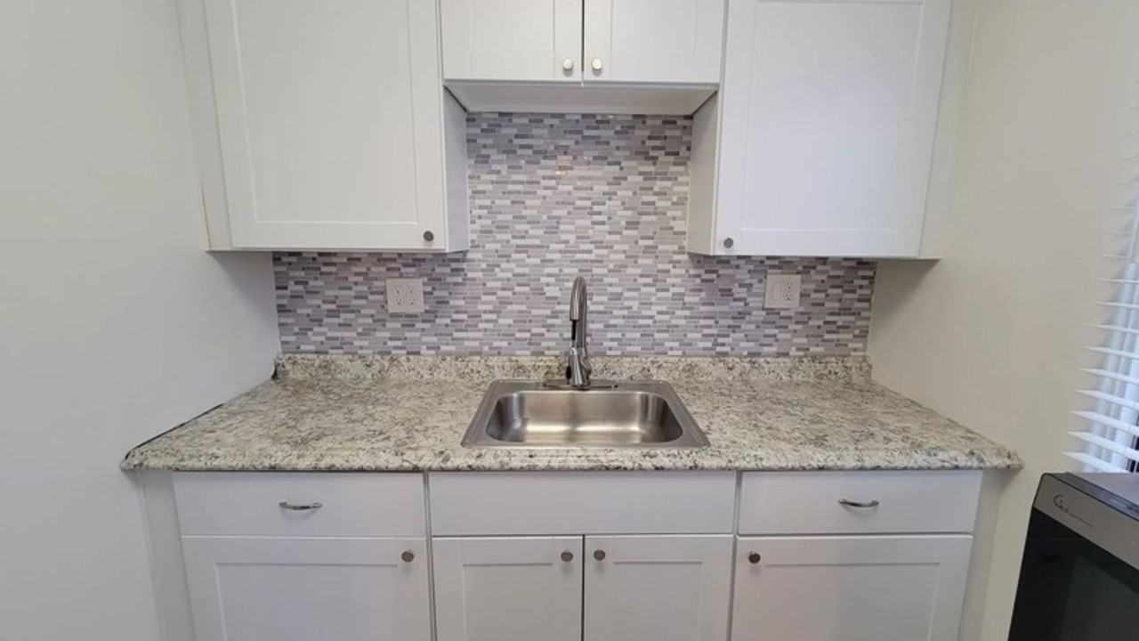 3027 Jarvis St - Photo 3 of 12