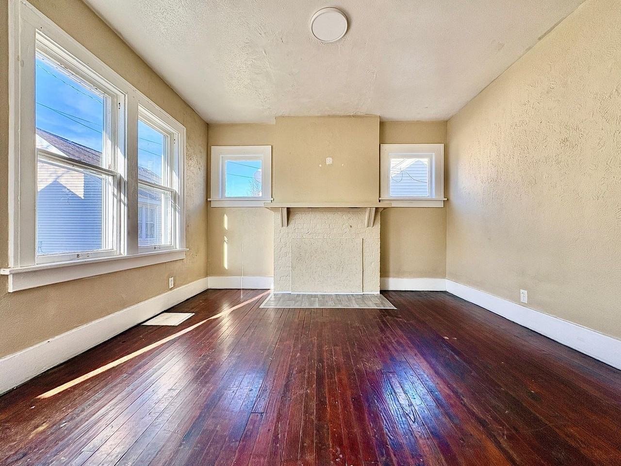 1508 Hermosa Pl - Photo 2 of 13