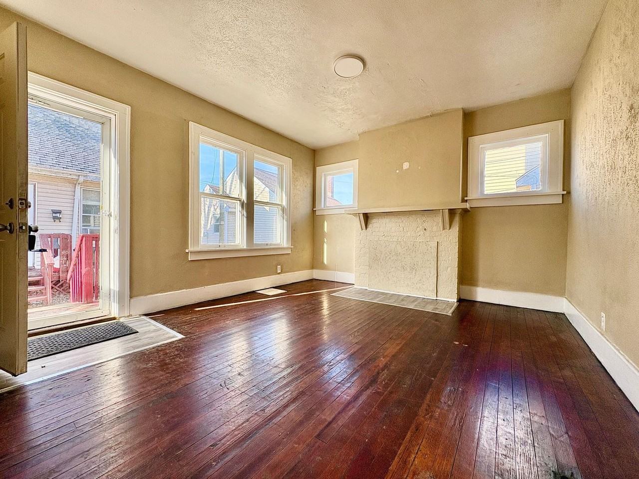 1508 Hermosa Pl - Photo 3 of 13