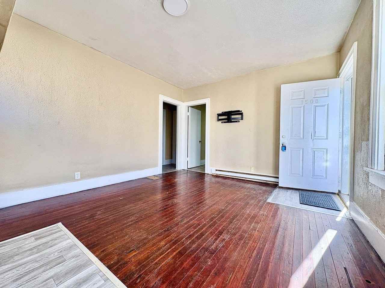 1508 Hermosa Pl - Photo 5 of 13