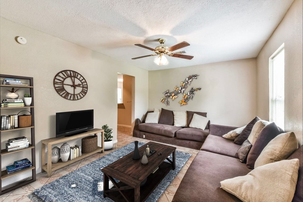 1885 E Lucas Dr - Photo 2 of 4