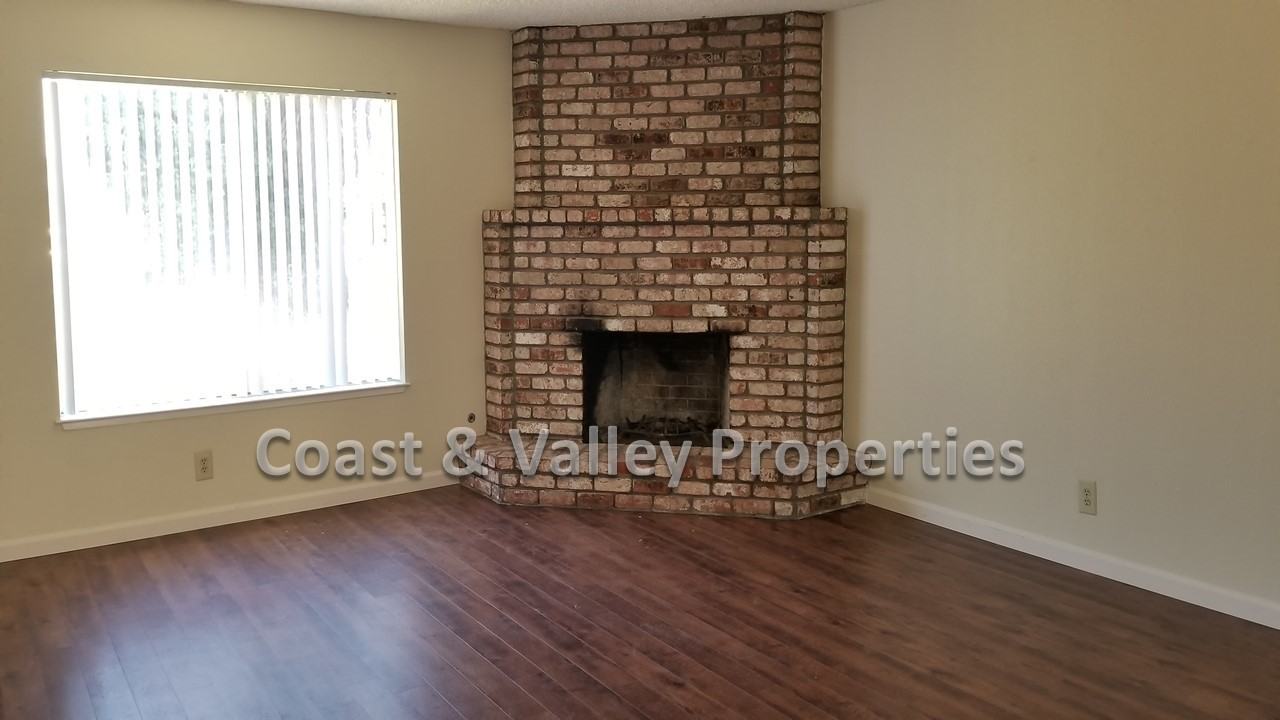 850 Howe Dr - Photo 2 of 6