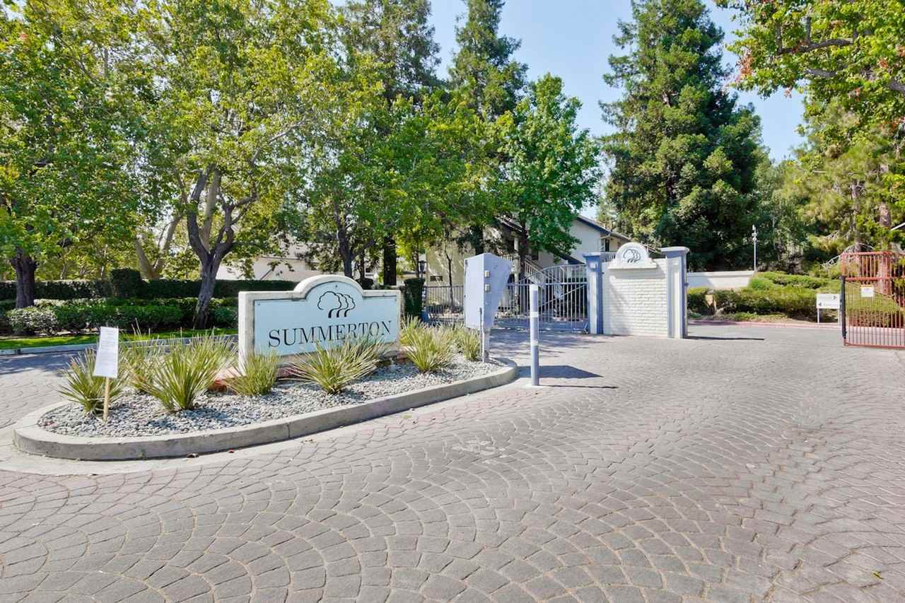 978 Summerplace Dr - Photo 2 of 50