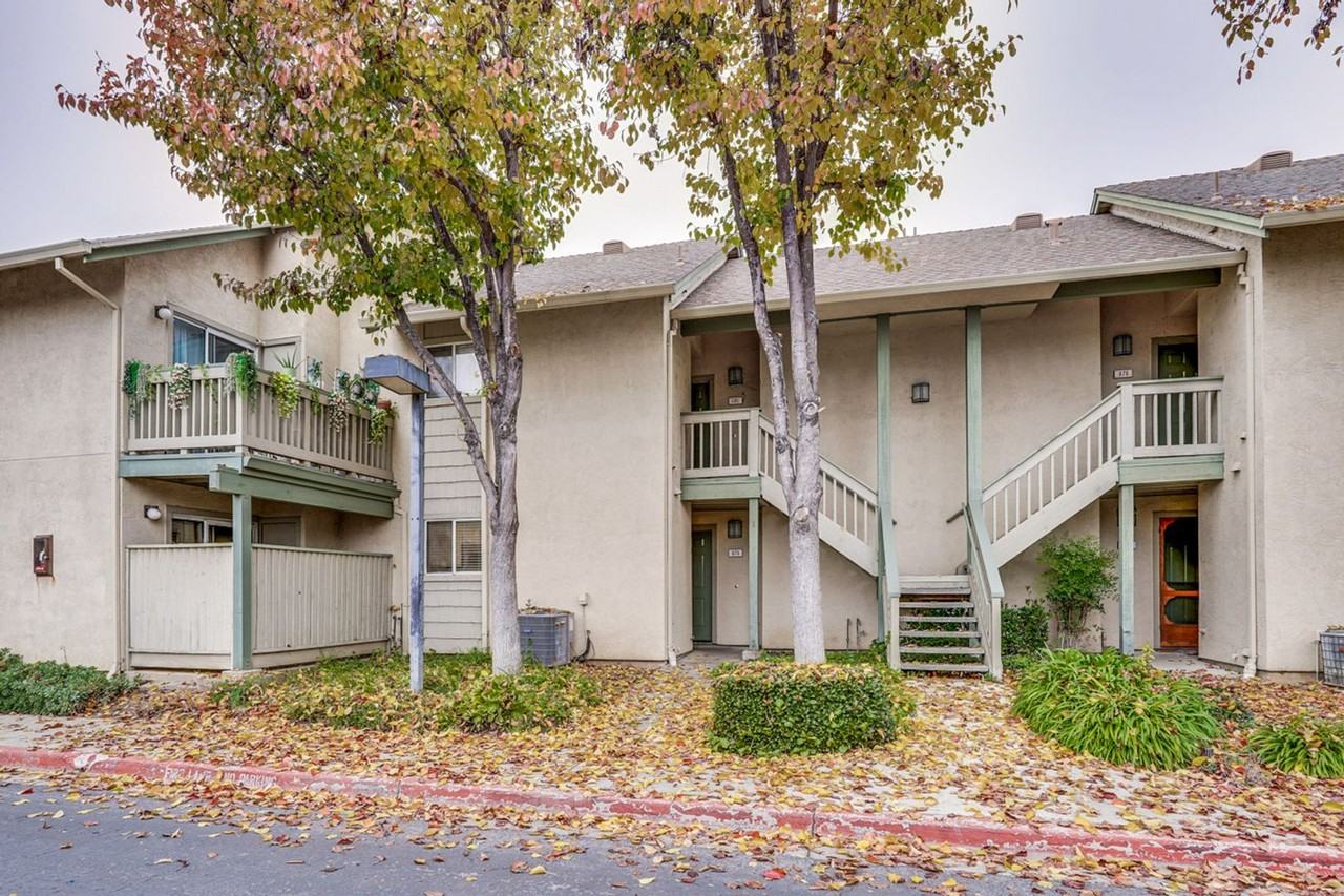 978 Summerplace Dr - Photo 4 of 50