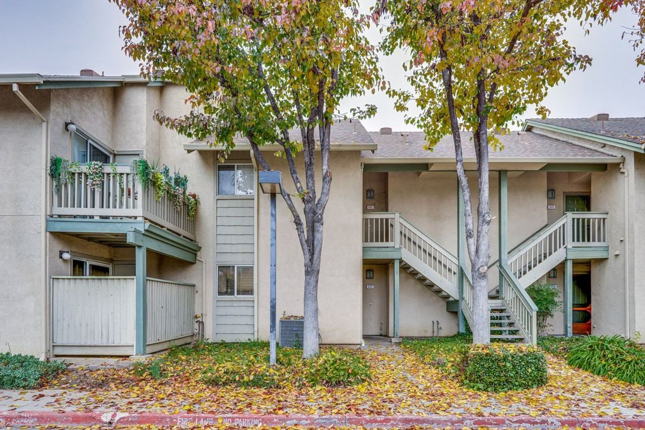 978 Summerplace Dr - Photo 5 of 50