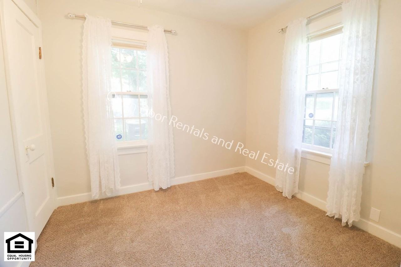 3406 Illamna Ave - Photo 4 of 9