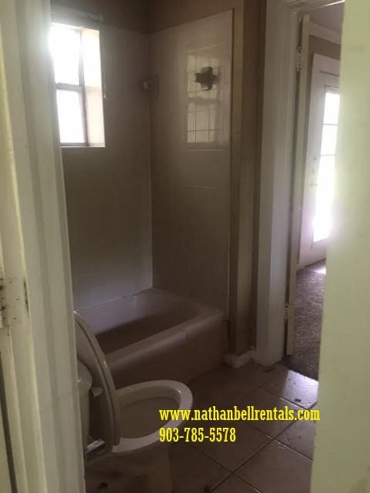 2578 Simpson St - Photo 2 of 15