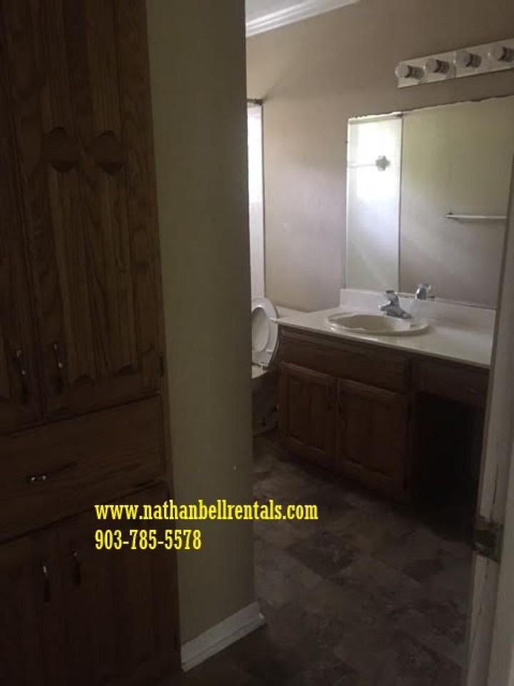 2578 Simpson St - Photo 4 of 15