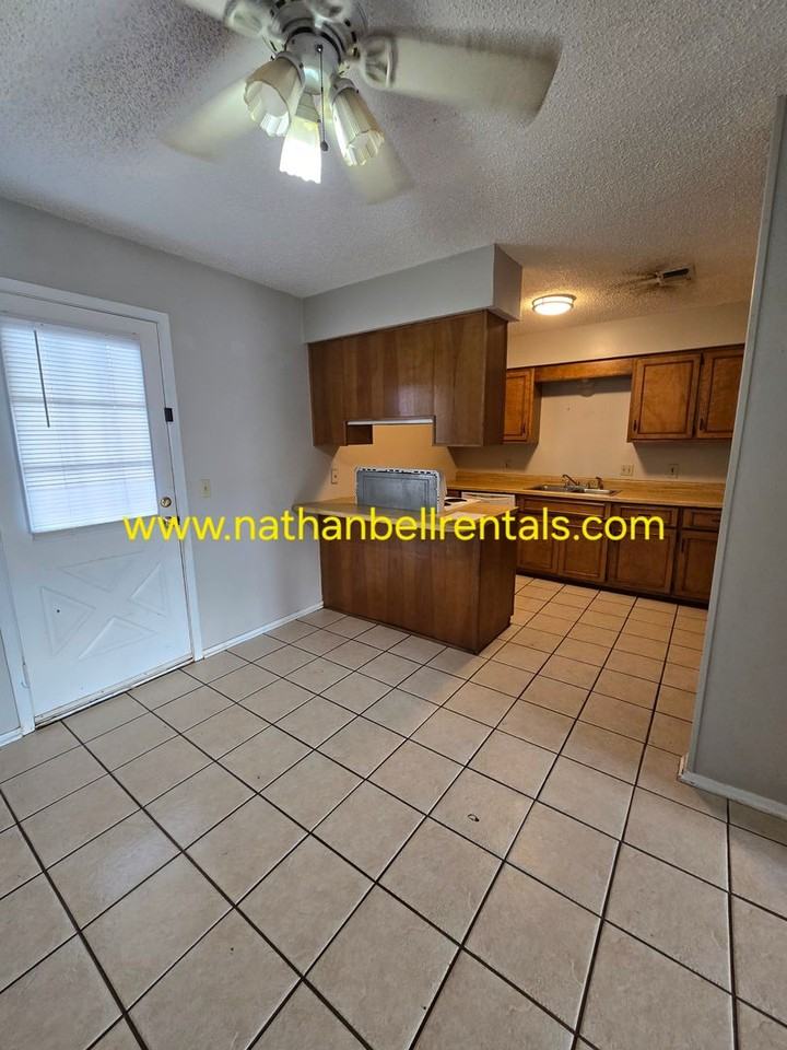 1452 26th St Ne - Photo 3 of 8