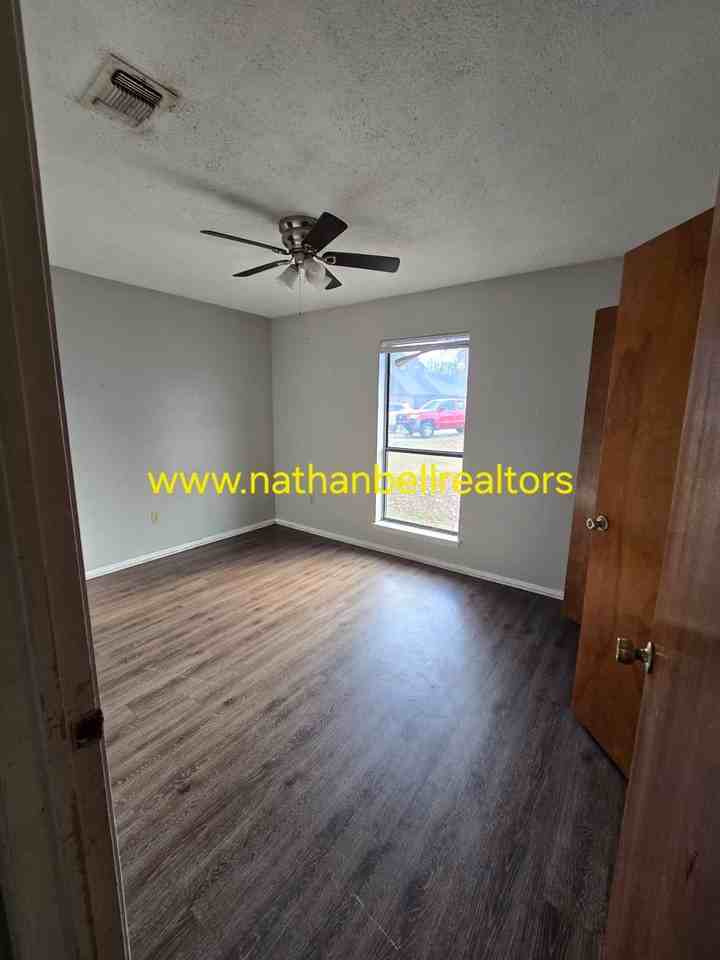 1452 26th St Ne - Photo 6 of 8