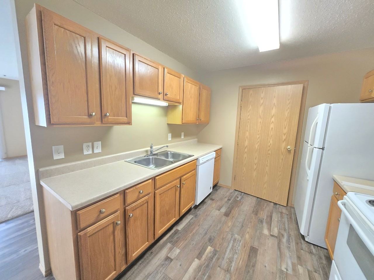 3225 S Sycamore - Photo 2 of 27