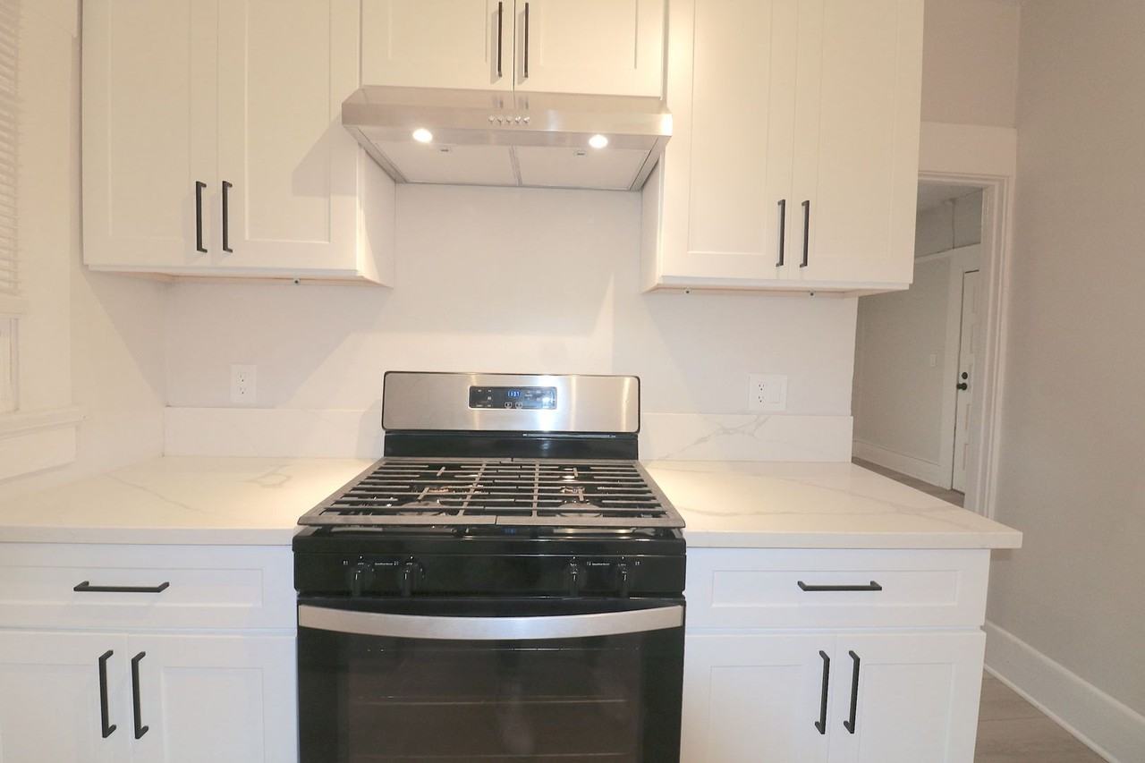 Fifth Avenue - Photo 3 of 34