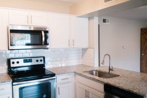 featured image of 2917 2901, 2905, 2911, 2917 Rollins Rd