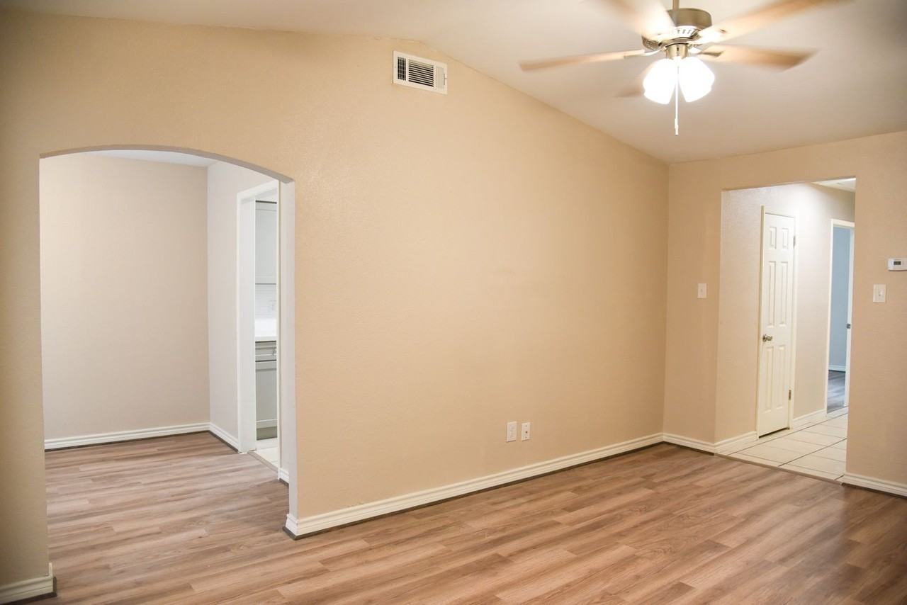 305 Amherst Cir - Photo 7 of 15