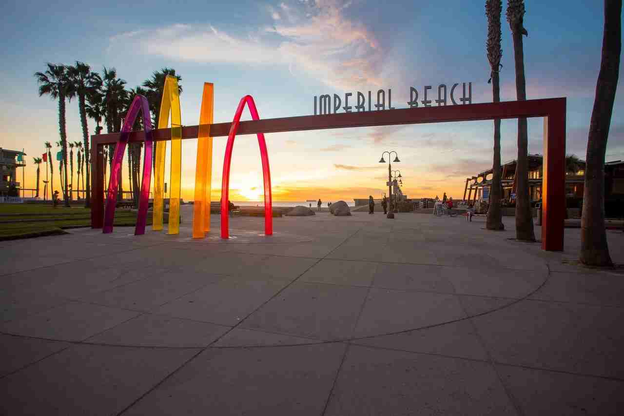 933 Seacoast Dr - Photo 3 of 15