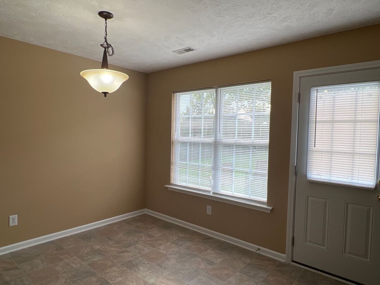 2027 Rankin Dr - Photo 3 of 11