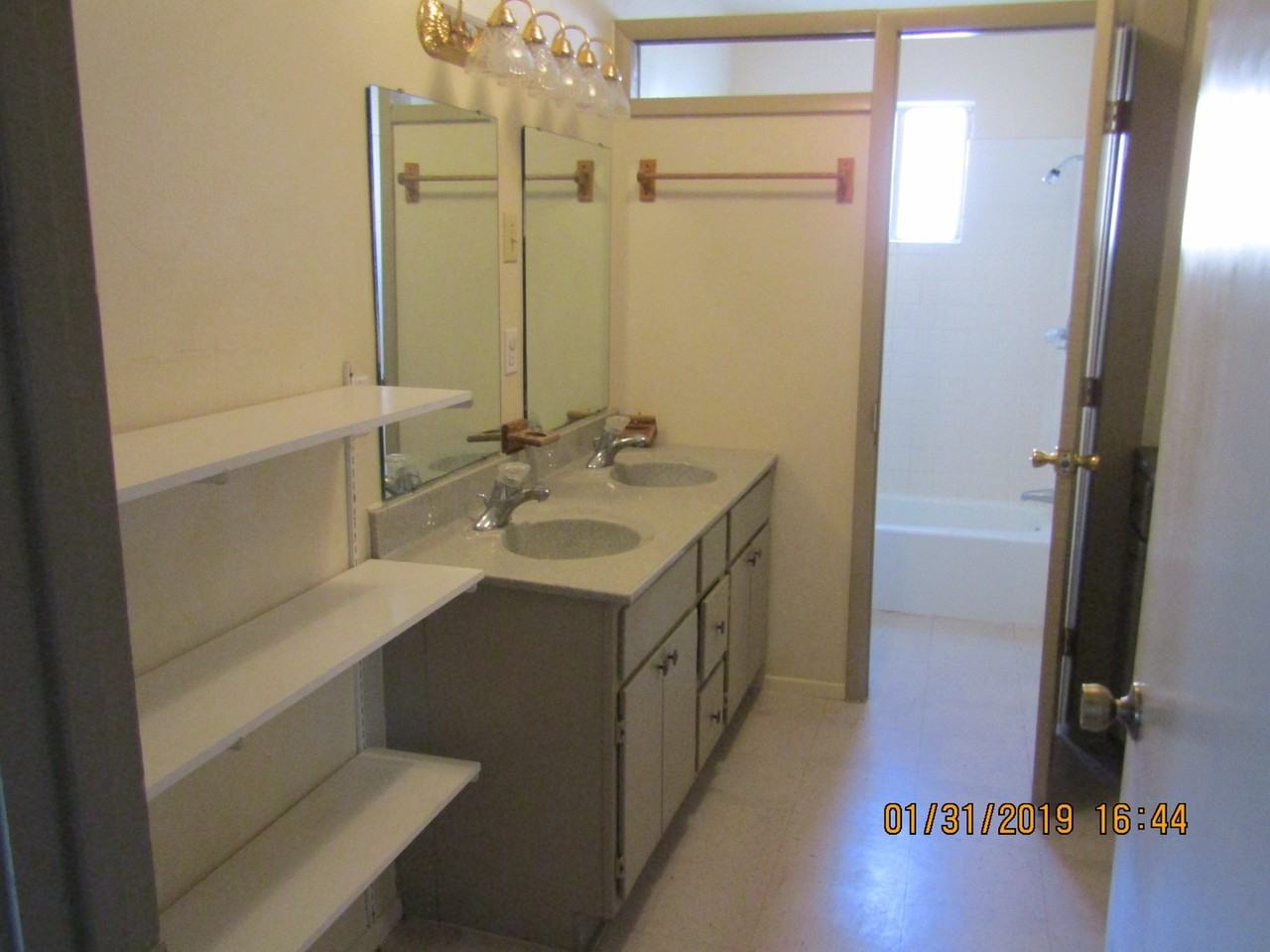 1018 Glendale Dr - Photo 4 of 5