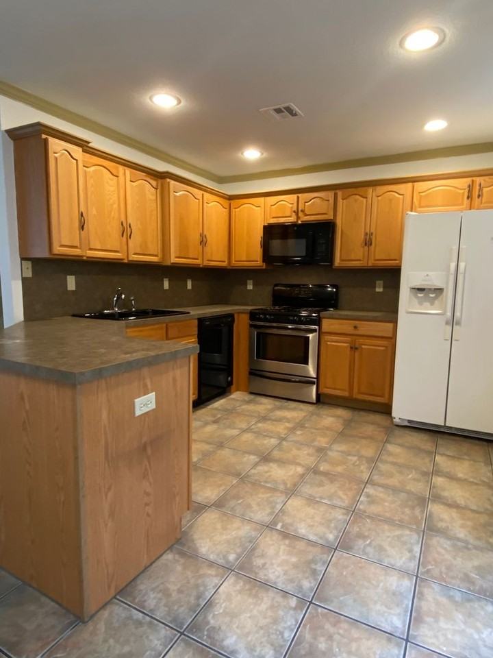 1601 N 24th West Ave - Photo 4 of 13