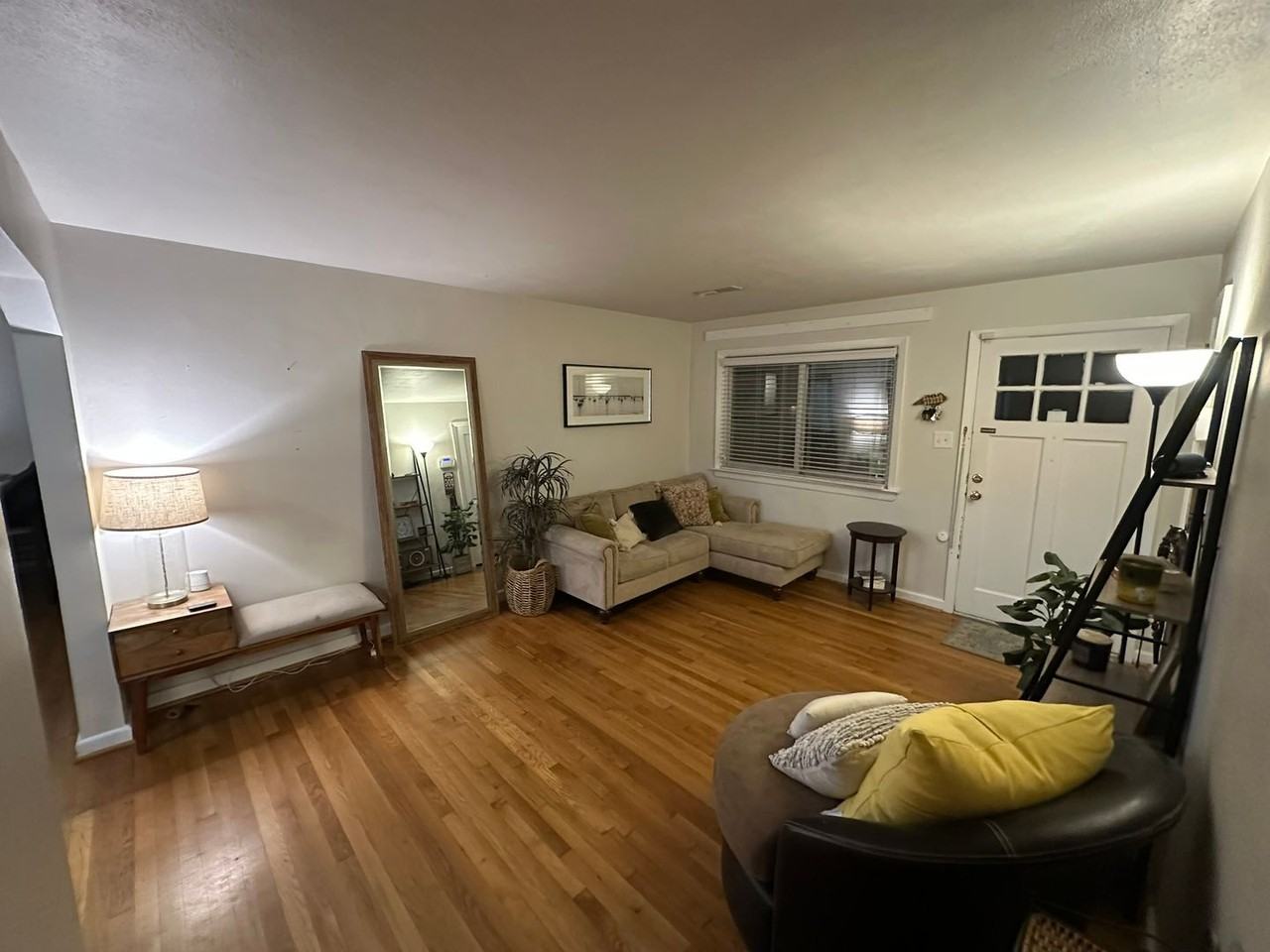 4521 Clyde St - Photo 5 of 19