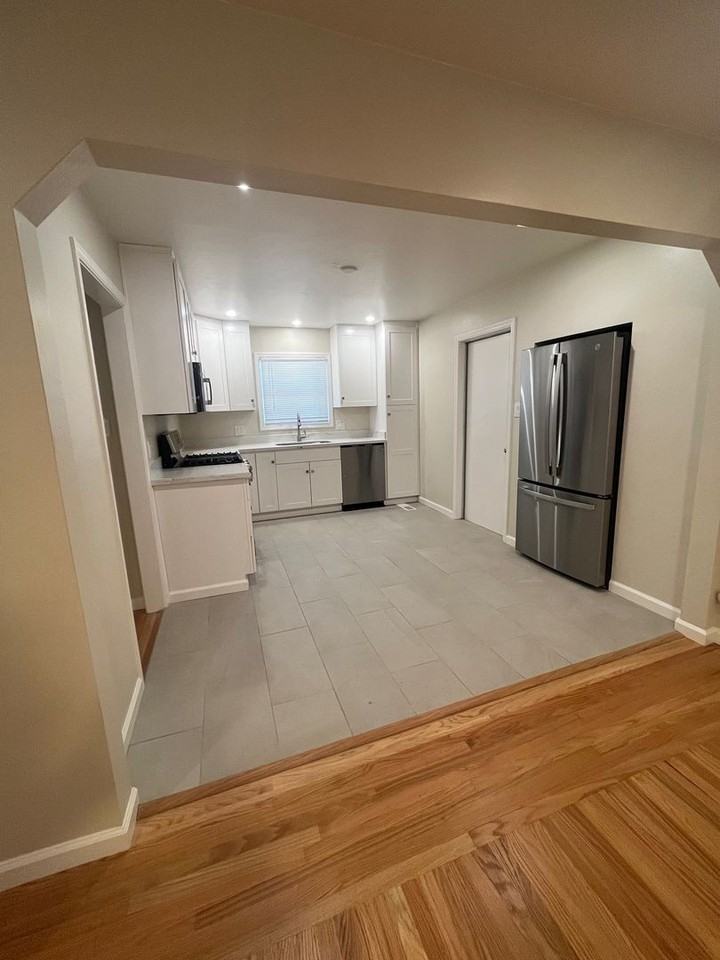 1213 13th St - Photo 6 of 11