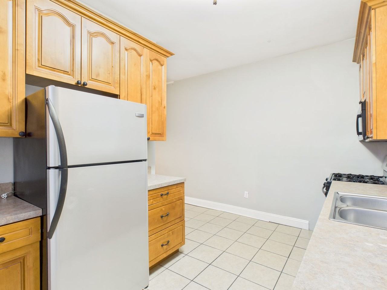 268 Delaware St - Photo 5 of 26