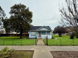 featured image of 152 N Shasta St