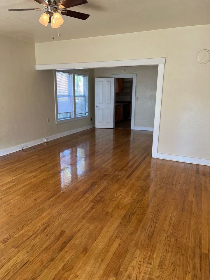 152 N Shasta St - Photo 2 of 15