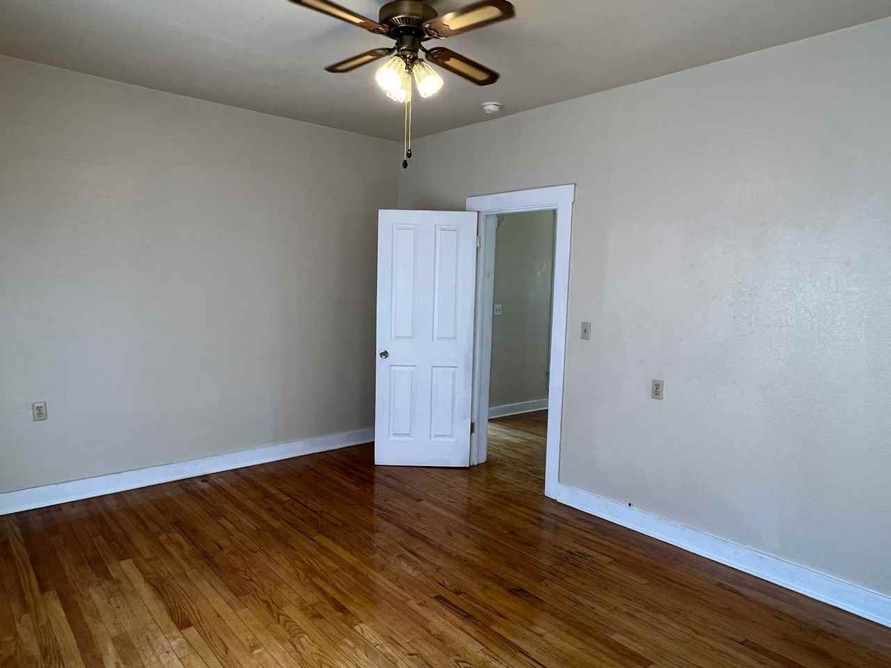 152 N Shasta St - Photo 6 of 15