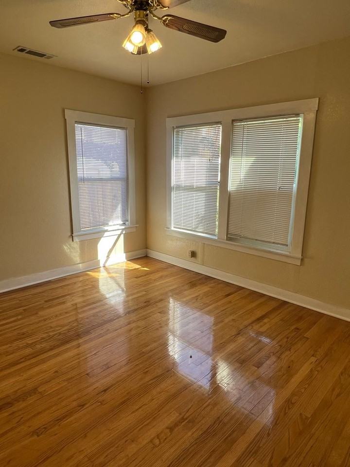 152 N Shasta St - Photo 7 of 15