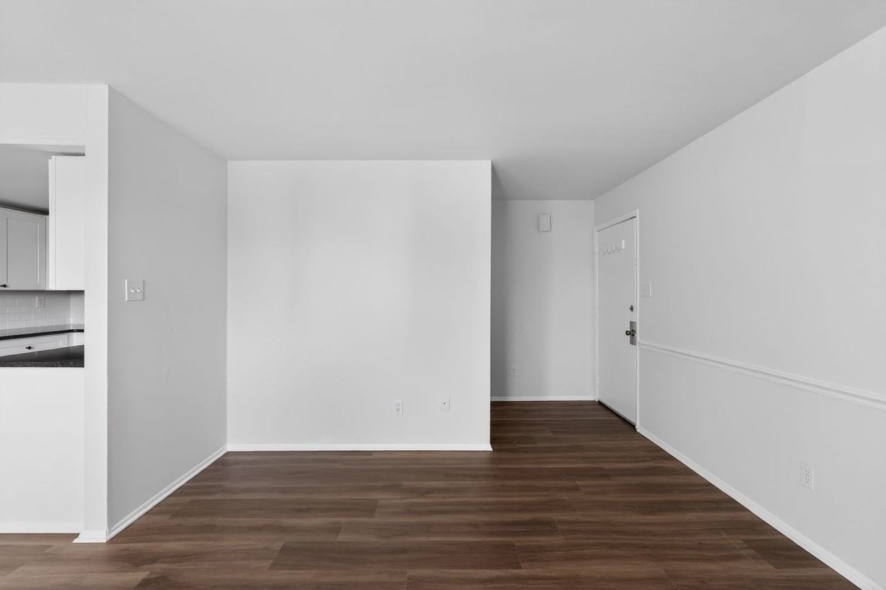 5017 Defford Pl - Photo 4 of 30