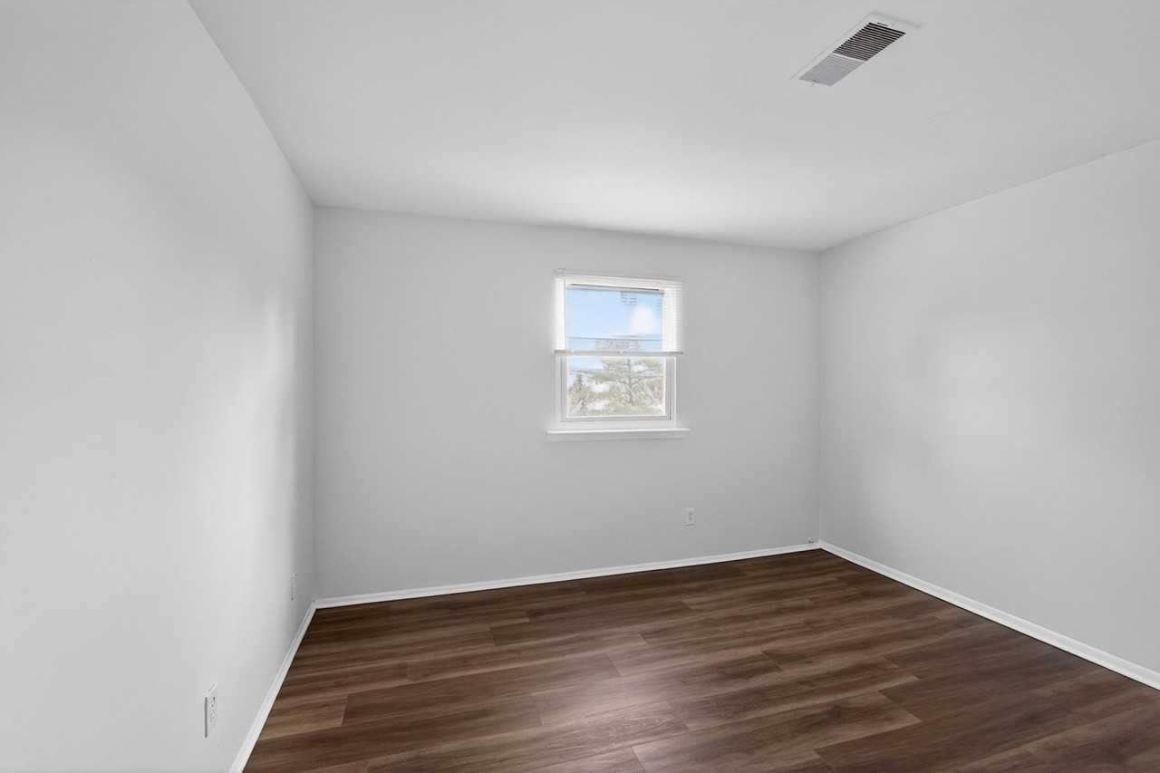 5017 Defford Pl - Photo 7 of 30