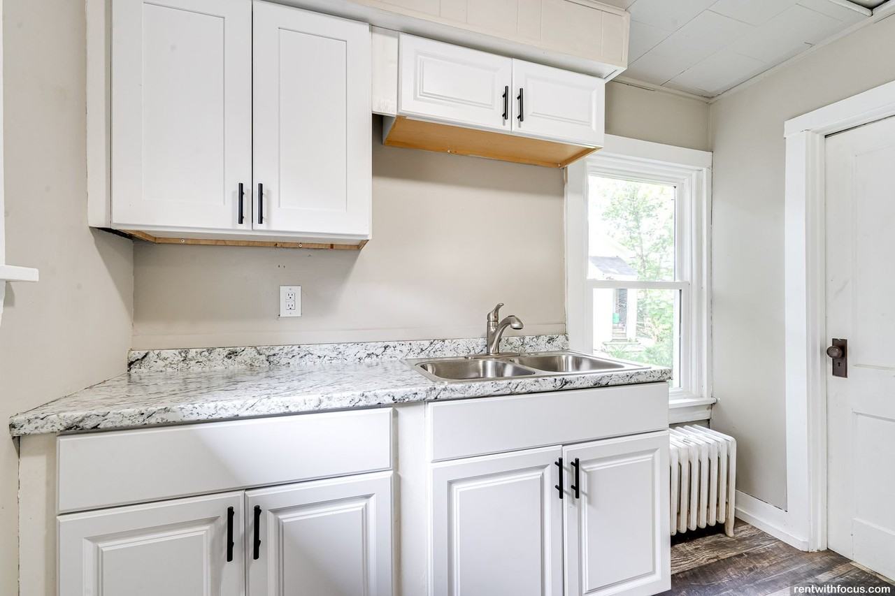 579 Mount Vernon St - Photo 2 of 11