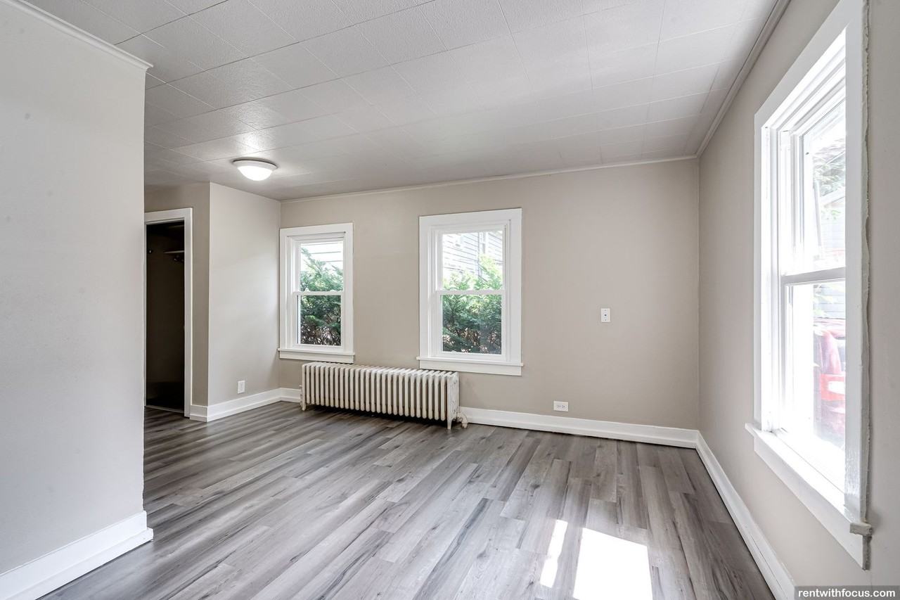 579 Mount Vernon St - Photo 4 of 11