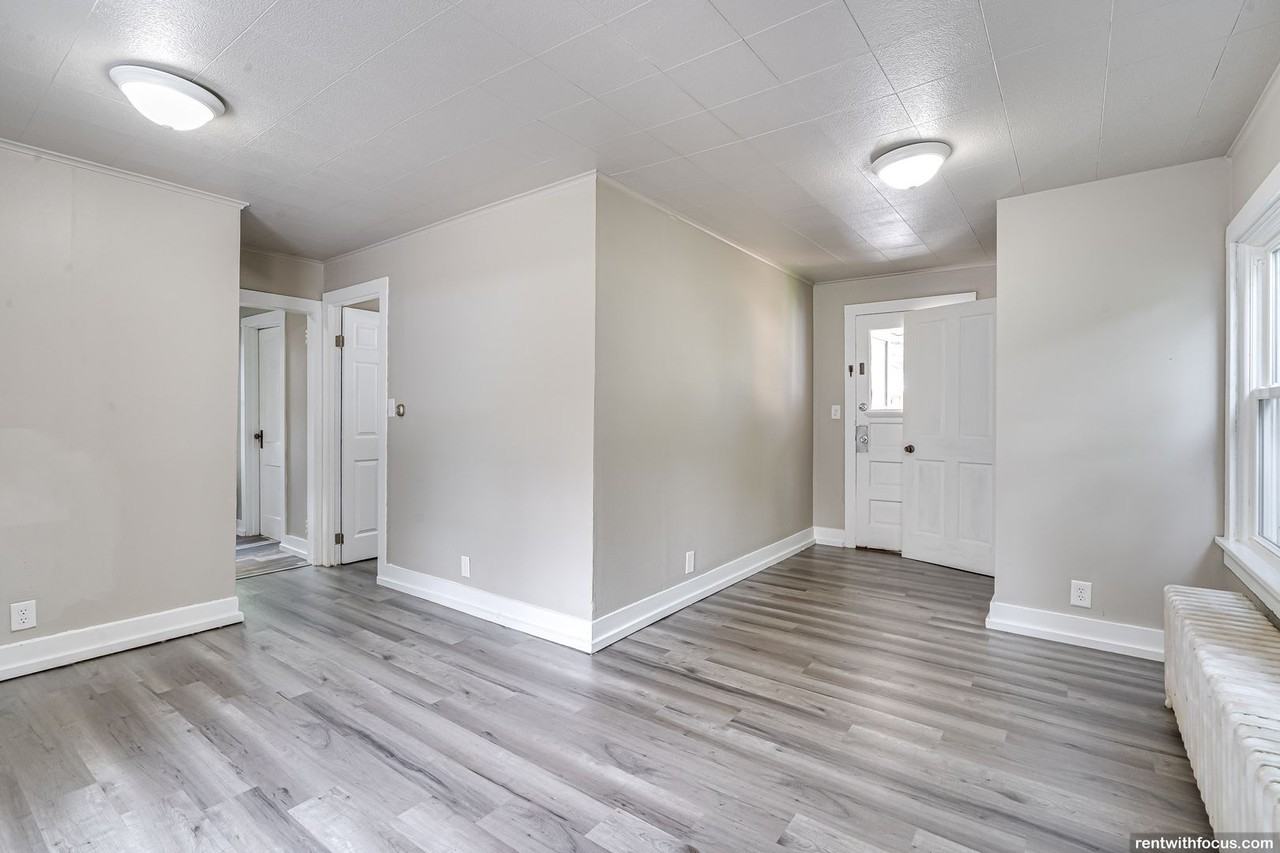 579 Mount Vernon St - Photo 5 of 11