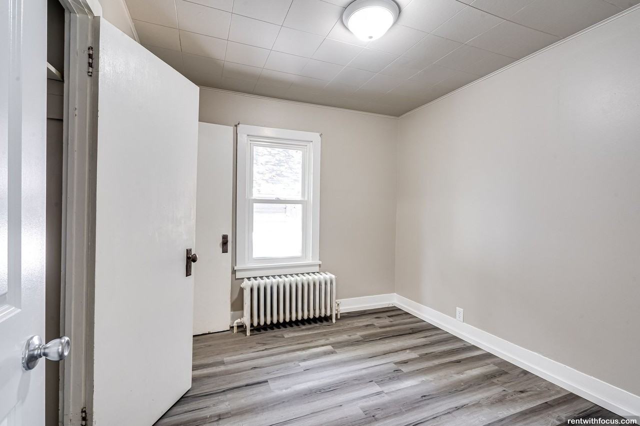 579 Mount Vernon St - Photo 6 of 11