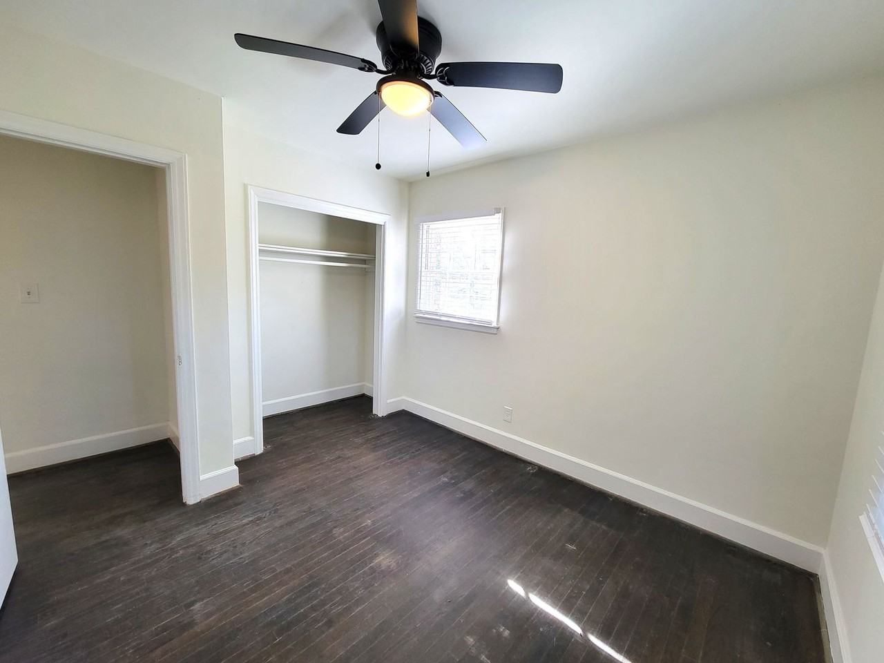 3918 Glenville Ave - Photo 7 of 12