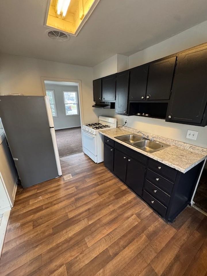 4622 Smith St - Photo 3 of 8