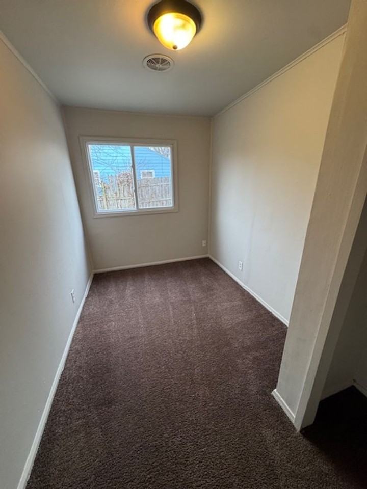 4622 Smith St - Photo 4 of 8