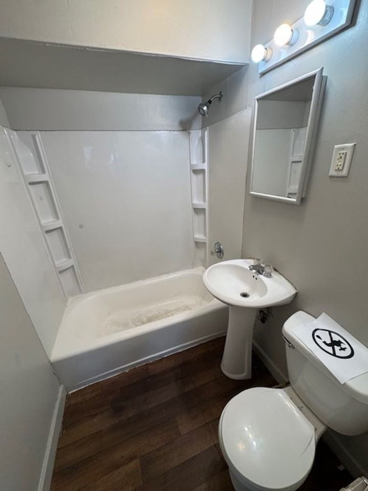 4622 Smith St - Photo 7 of 8