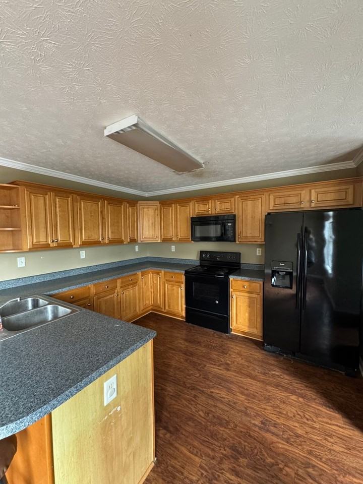 319 Mulberry Ct - Photo 4 of 8