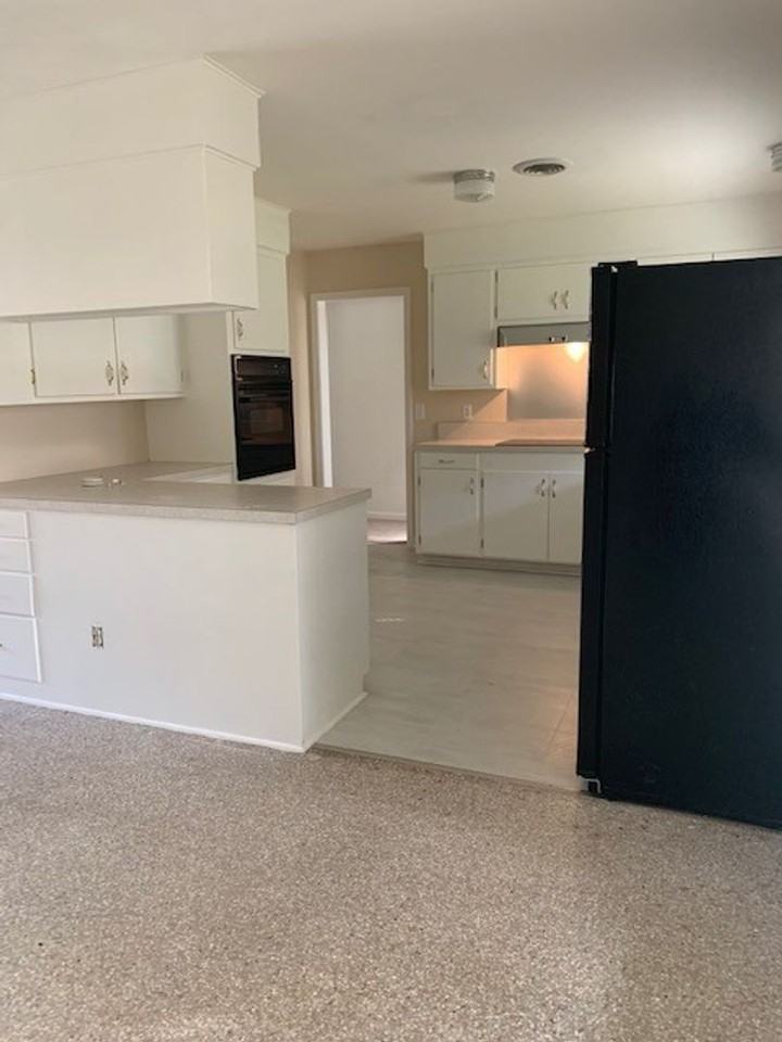 467 N Kentucky Ave - Photo 7 of 24