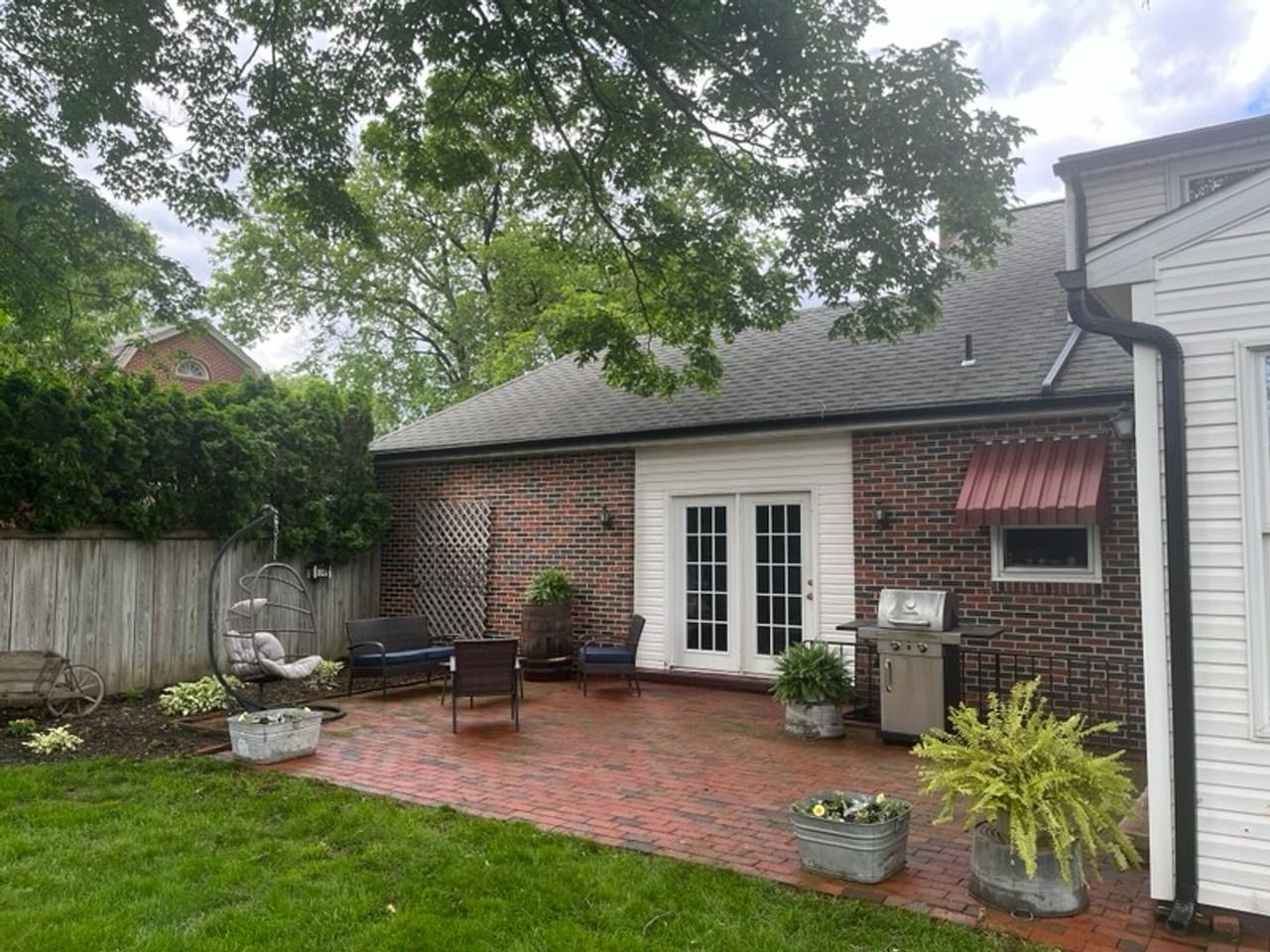 130 N Grant St - Photo 4 of 50