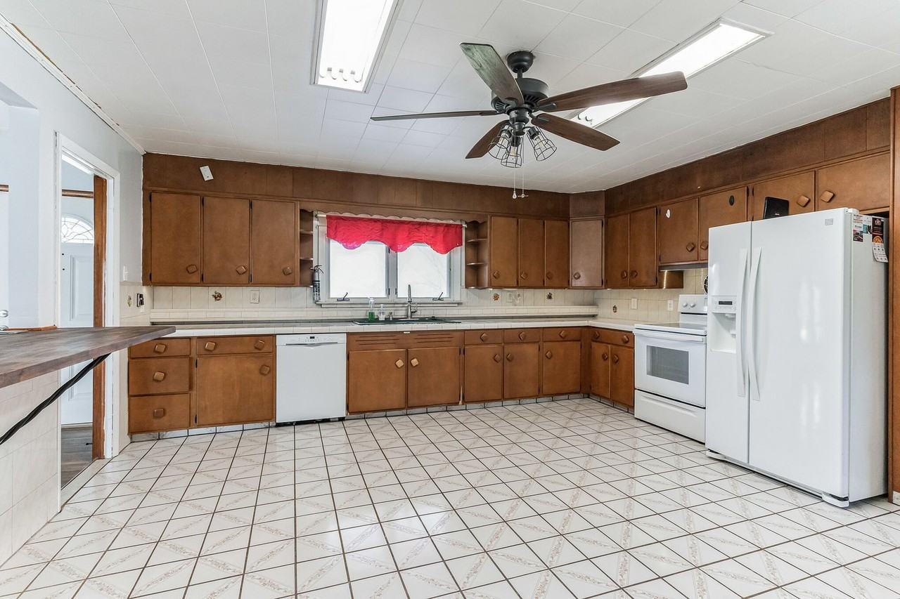 512 Elizabeth Dr - Photo 3 of 33